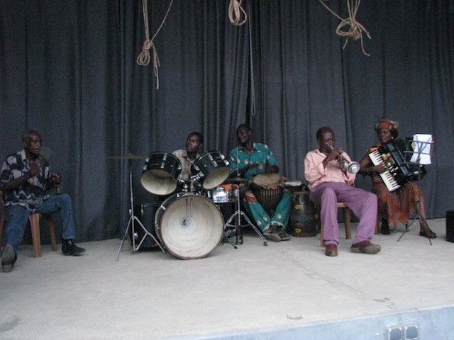 Blangastillo und Band aus Togo