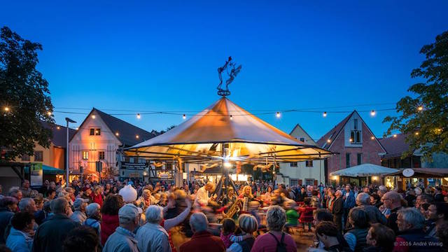 auf dem Theaterkarussell mit den Bartomaniacs beim Wandertheaterfestival Radebeul