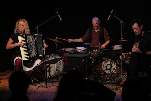 offizielle Premiere des neuen Trios mit Takashi Peterson und Andi Bühler im Kornspeicher Neumühle Foto_Götz Rakow