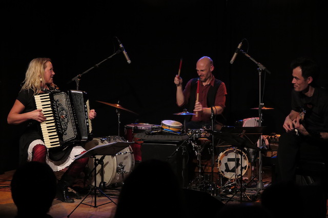 offizielle Premiere des neuen Trios mit Takashi Peterson und Andi Bühler im Kornspeicher Neumühle Foto_Götz Rakow